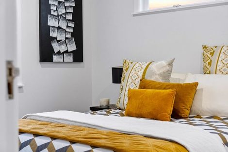 Photo of property in 21 Lantana Road, Green Bay, Auckland, 0604