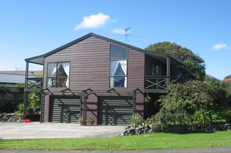 Photo of property in 5 Lochend Place, Highland Park, Auckland, 2010