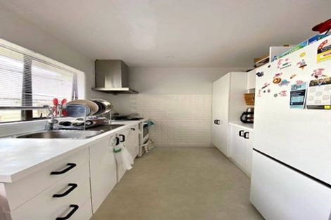 Photo of property in 1/13 Trengove Place, West Harbour, Auckland, 0618