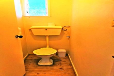 Photo of property in 71 Chivalry Road, Glenfield, Auckland, 0629