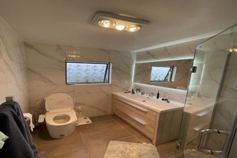 Photo of property in 18 King Richard Place, Browns Bay, Auckland, 0630