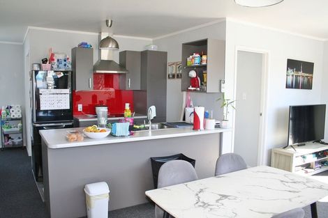 Photo of property in 16b Woodall Place, Totara Vale, Auckland, 0627