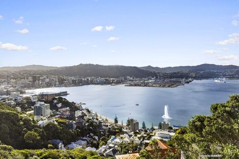 Photo of property in 53 Palliser Road, Roseneath, Wellington, 6011