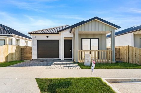 Photo of property in 18 Woven Place, Karaka, Papakura, 2113