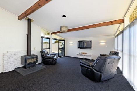 Photo of property in 15 Bodi Place, Te Atatu South, Auckland, 0610