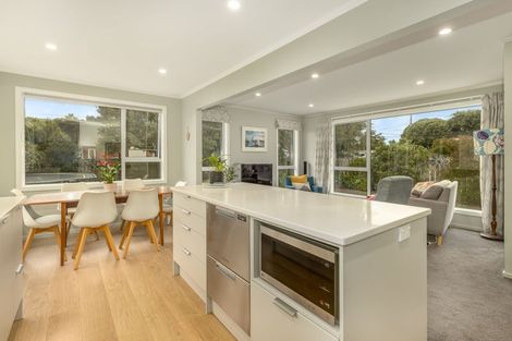 Photo of property in 14 Walton Road, Paraparaumu Beach, Paraparaumu, 5032
