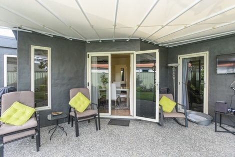 Photo of property in 2 Queens Walk, Taradale, Napier, 4112