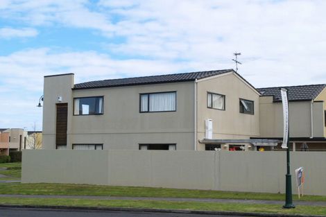Photo of property in 13 Faldo Drive, Golflands, Auckland, 2013