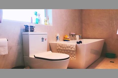 Photo of property in 6 Lancia Way, Oteha, Auckland, 0632