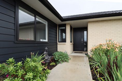 Photo of property in 13 Madison Street, Carterton, 5713