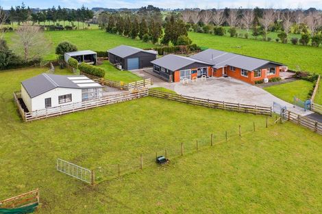 Photo of property in 318 Mountain Road, Lepperton, New Plymouth, 4373