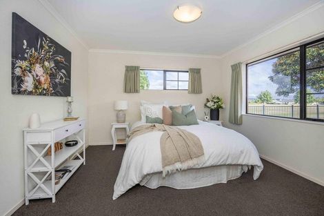 Photo of property in 11 Greenough Place, Rototuna, Hamilton, 3210