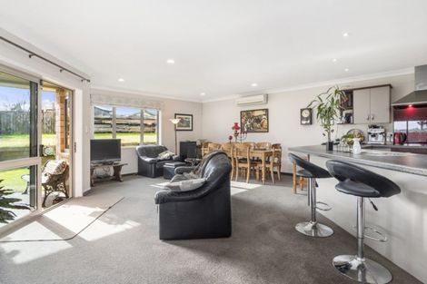 Photo of property in 1 Mckenna Lane, Omokoroa, 3114
