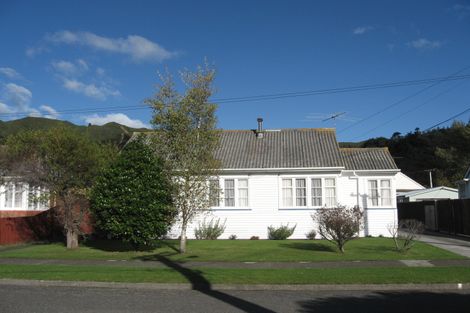 Photo of property in 41 Benge Crescent, Naenae, Lower Hutt, 5011