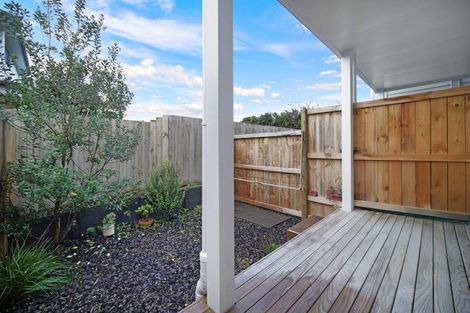 Photo of property in 12d Shamrock Lane, Te Atatu Peninsula, Auckland, 0610