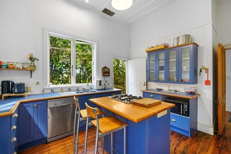 Photo of property in 10 Limmer Place, Browns Bay, Auckland, 0632