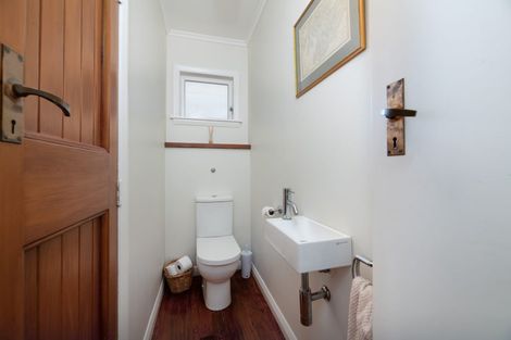 Photo of property in 8a Ava Avenue, Titirangi, Auckland, 0604