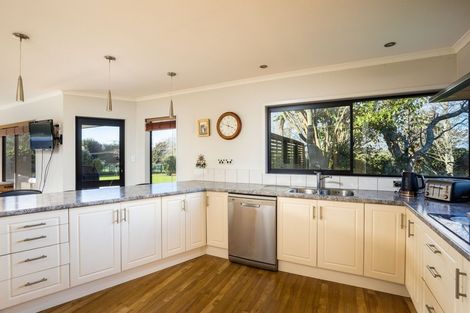 Photo of property in 395 Manutahi Road, Lepperton, New Plymouth, 4373