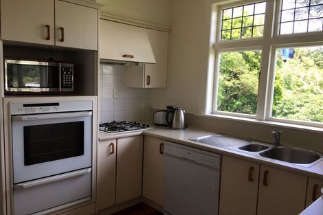 Photo of property in 28 Saint Michaels Crescent, Kelburn, Wellington, 6012