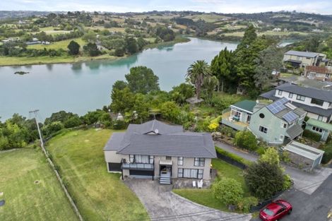 Photo of property in 39 Pohutukawa Avenue, Shelly Park, Auckland, 2014