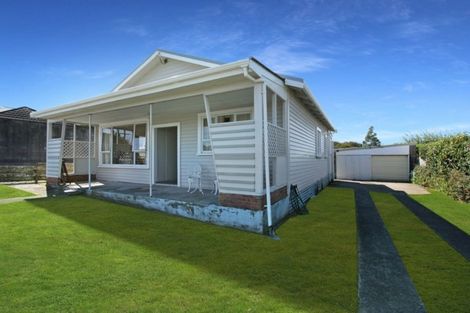Photo of property in 21 Paynters Avenue, Strandon, New Plymouth, 4312