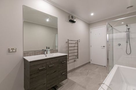 Photo of property in 41 Maka Terrace, Orewa, 0931