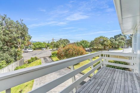 Photo of property in 2 Atua Street, Waikanae Beach, Waikanae, 5036