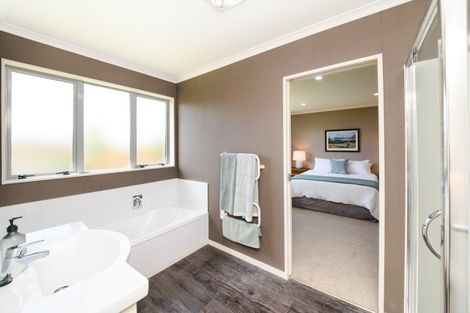 Photo of property in 6 Angelina Way, Kelvin Grove, Palmerston North, 4414