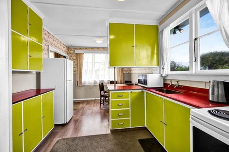 Photo of property in 10 Bone Crescent, Hawera, 4610