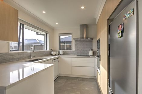 Photo of property in 17 Tutton (pvt) Mews, Rangiora, 7400