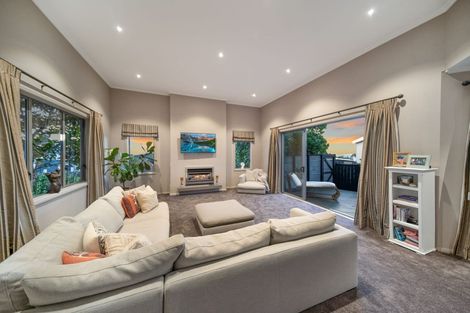 Photo of property in 4 Verley Rise, East Tamaki Heights, Auckland, 2016