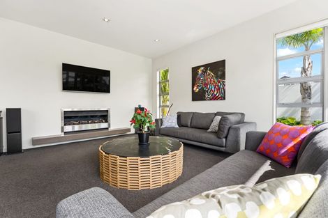 Photo of property in 2a Mirwill Road, Rothesay Bay, Auckland, 0630