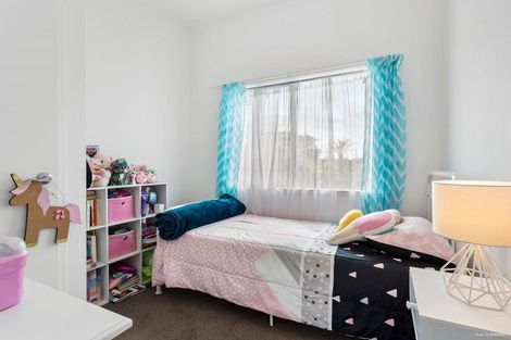 Photo of property in 16 Ranch Avenue, Beach Haven, Auckland, 0626