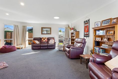 Photo of property in 5 Haydon Place, Amberley, 7410