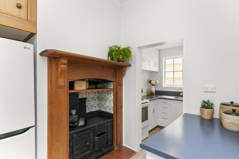 Photo of property in 12 Governor Road, Northland, Wellington, 6012