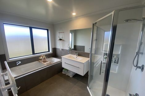 Photo of property in 28 Regis Park Drive, Pukekohe, 2120