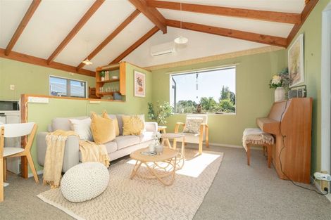 Photo of property in 3 Avenue North Road, Levin, 5510