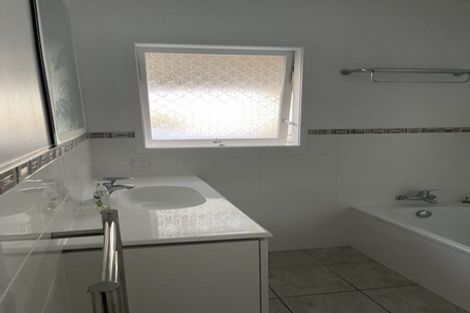 Photo of property in 39 Becroft Drive, Forrest Hill, Auckland, 0620