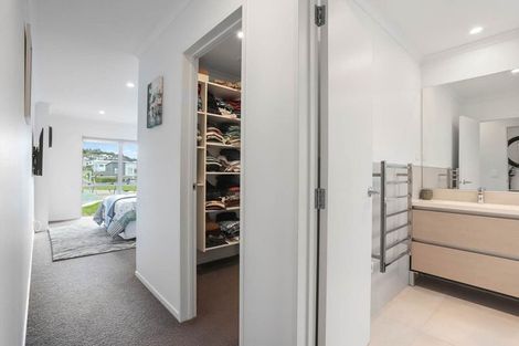Photo of property in 16 Gilbert Hall Way, Swanson, Auckland, 0614