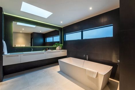 Photo of property in 17a Parr Terrace, Castor Bay, Auckland, 0620