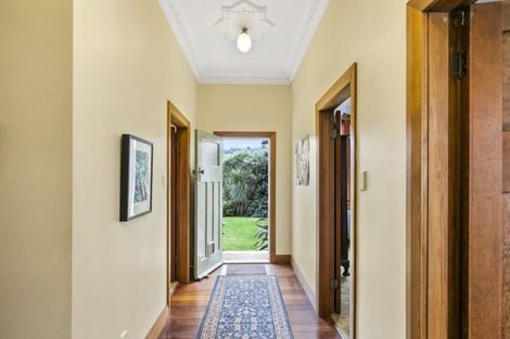 Photo of property in 16 Chatham Street, Berhampore, Wellington, 6023