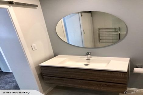 Photo of property in 2/180 Coronation Road, Hillcrest, Auckland, 0627