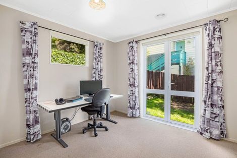 Photo of property in 25 Robson Street, Stokes Valley, Lower Hutt, 5019