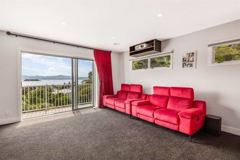 Photo of property in 22 Kowhai Street, Eastbourne, Lower Hutt, 5013