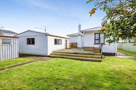 Photo of property in 14 Karaka Street, Merrilands, New Plymouth, 4312