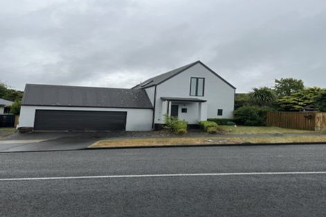 Photo of property in 15 Ruapehu Drive, Fitzherbert, Palmerston North, 4410