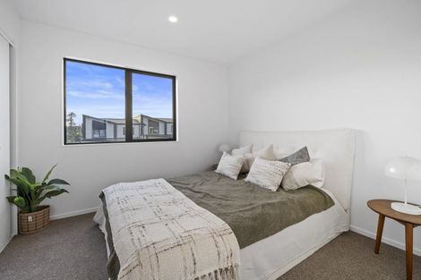 Photo of property in 2/4 Glenburn Road, Hobsonville, 0616