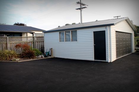 Photo of property in 7 North Foreland Street, Waihola, Milton, 9073