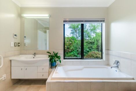 Photo of property in 10 Lambert Way, Paraparaumu, 5032