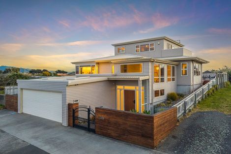 Photo of property in 6 Mahana Road, Paraparaumu Beach, Paraparaumu, 5032